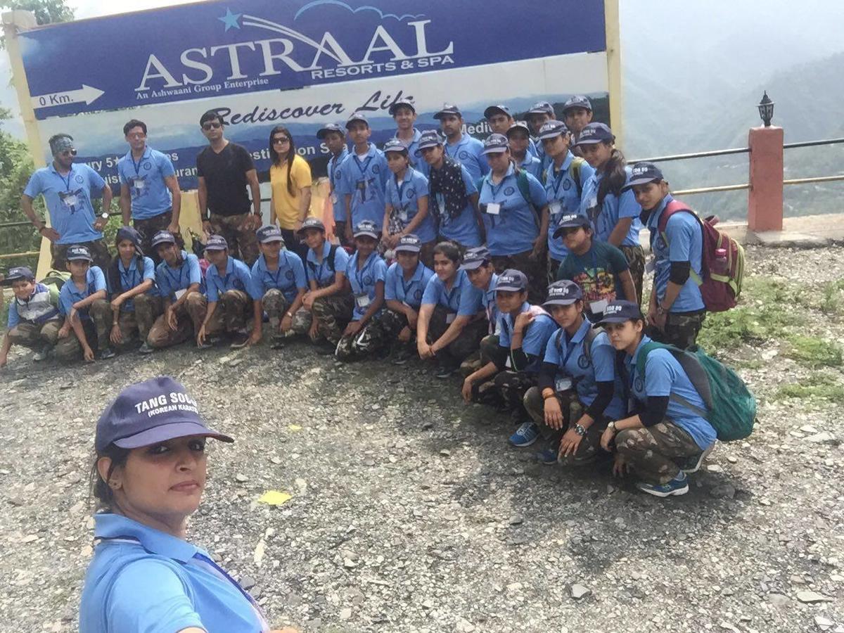 רישיקש Astraal Resorts And Spa מראה חיצוני תמונה